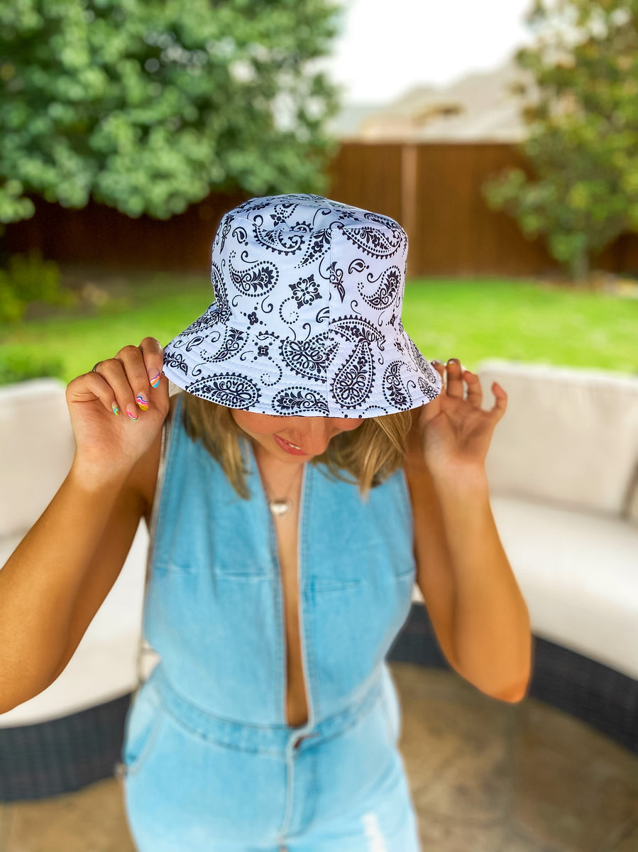Sun Babe Paisley Bucket Hat - White – Style Babes